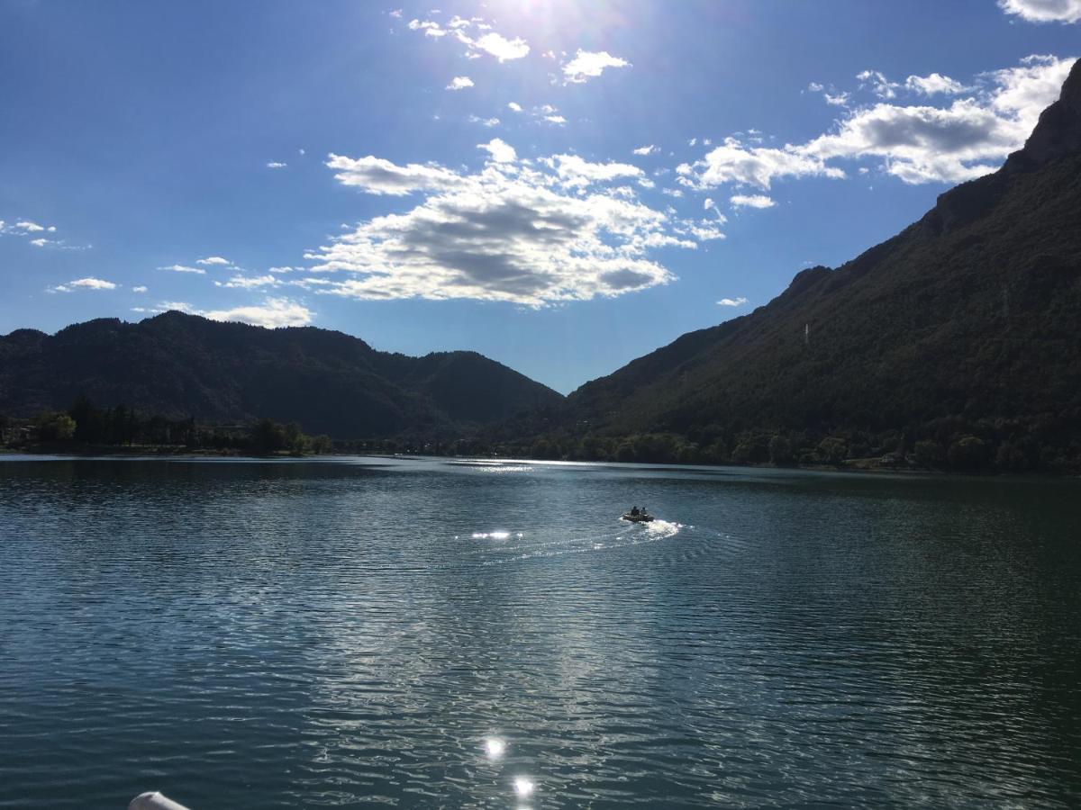 Casa Carla, Bis 4 Personen, Garten, Balkon Mit Blick Auf Den See Und Die Berge Crone Esterno foto