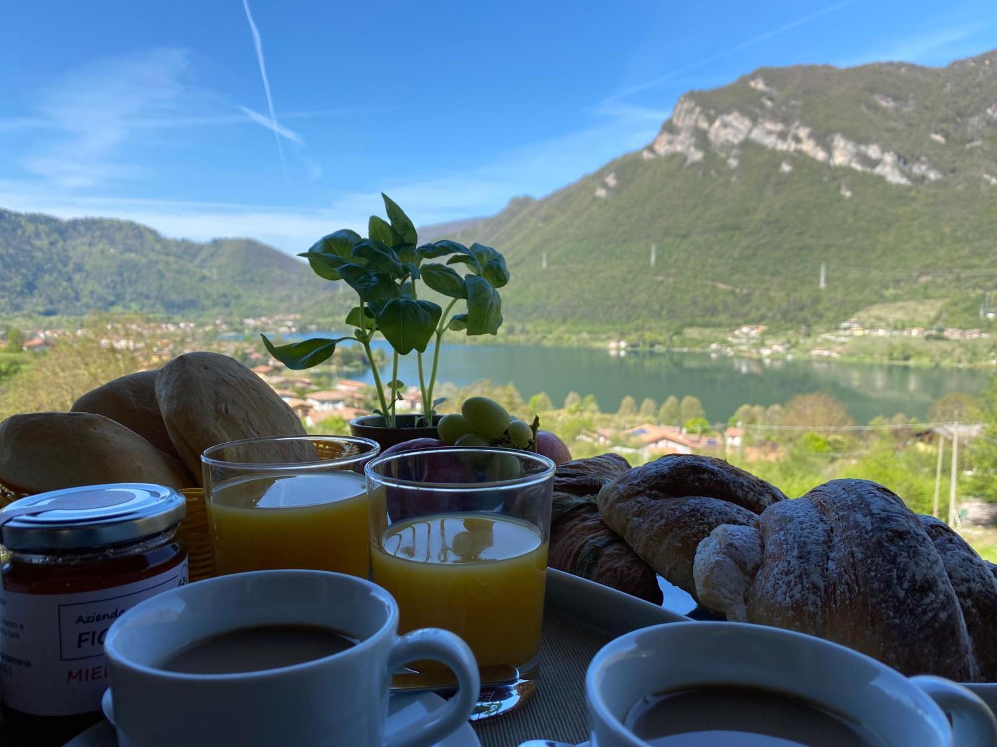 Casa Carla, Bis 4 Personen, Garten, Balkon Mit Blick Auf Den See Und Die Berge Crone Esterno foto